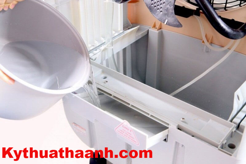 Sửa quạt điều hòa không lên nước - 2