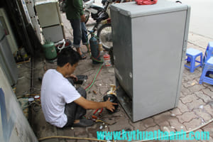 nạp gas tủ lạnh hết bao nhiêu tiền
